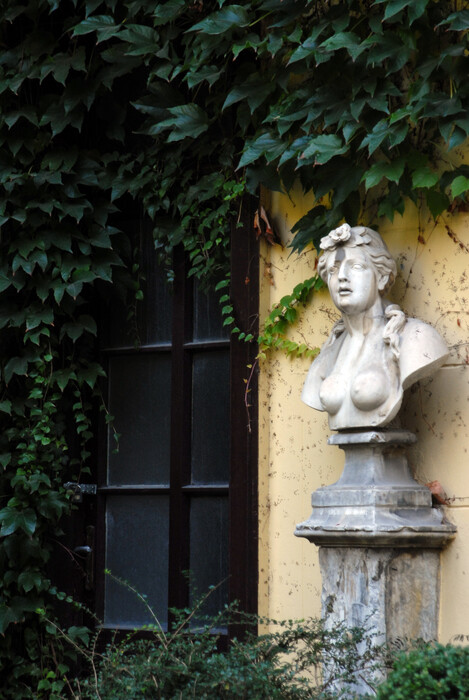 Frankl Aliona (1954) Magyar Építész Kamara udvara, 2013