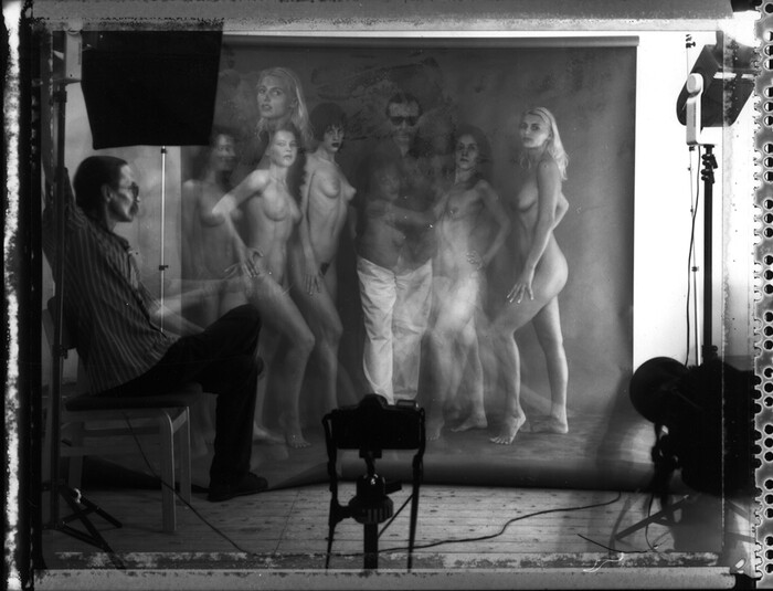 Török László és a modellek. fotó: Körtvélyesi László